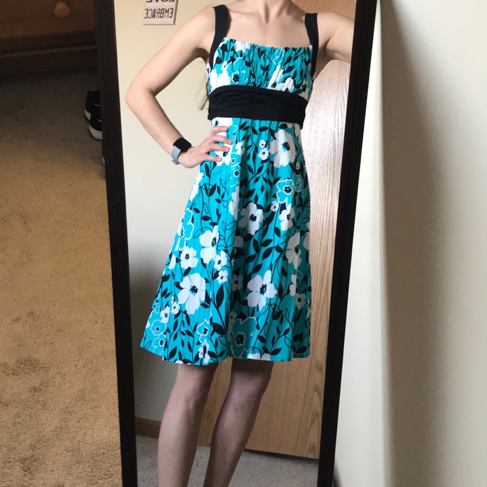 🛍 B. Smart Juniors Floral Dress